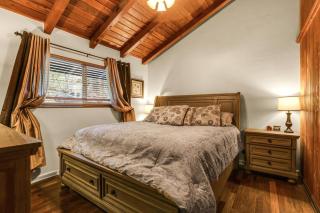 Family-friendly Cabin on the Creek, Close to Town - 4