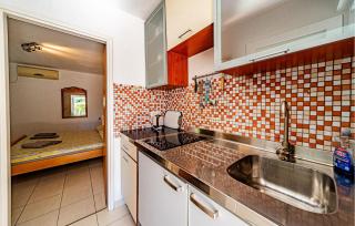 Gorgeous Apartment In Viganj With Lake View - 2