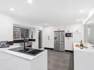 Spacious Palm Beach Home near Creek, Beach & Cafés - 7