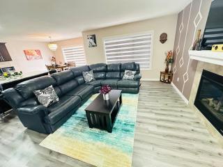 Beautiful Stay Air condition at Ellerslie Edmonton - 8