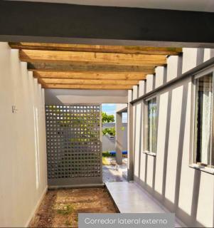 Casa de Praia Nova - com 2 suítes mais 2 quartos mais 2 banheiros sociais Piscina com Aquecimento Solar, churrasqueira e forno a lenha para 8 pessoas ou 4 Casais em São Francisco do Sul - 2