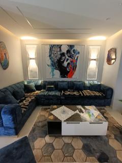 شقه فندقيه مفروشه في كمباوند وان قطاميه المعادي - 9