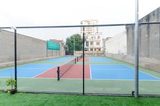 Pickleball court view luxury containers - 5