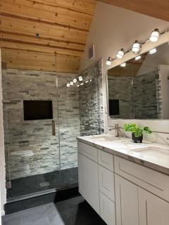 Lakefront Oasis - 8