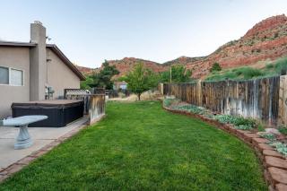 Family Home in Kanab w private Hot Tub Near Zion - 9
