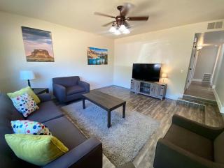Family Home in Kanab w private Hot Tub Near Zion - 8