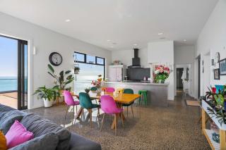 Oceanview Oasis - Home & Apartment - 5