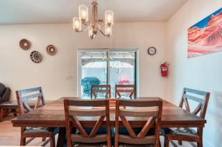 Spacious Townhome Hot Tub Near Zion & Stargazing - 3