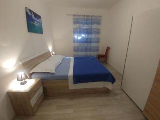 Four Bedroom Holiday Home With Terrace & Sea View - 3