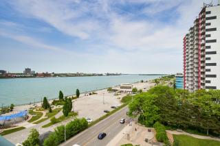 Stylish 2 Bedroom Executive Suite - 5