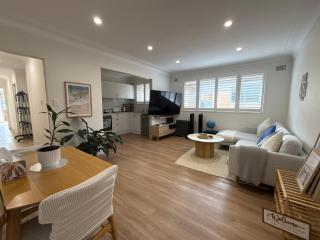 Coogee Sunrise shared Apt with Parking, Balcony & Work Desk - 0
