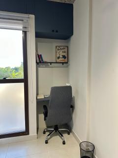 Studio Premium - Perto de Tudo - Vista Livre - Estacionamento privativo e Portaria 24h - Wi-Fi 600mbps - 5