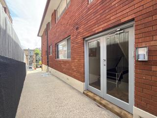 Coogee Sunrise shared Apt with Parking, Balcony & Work Desk - 3