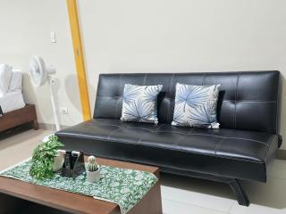 Modern BGC One Uptown 1BR near Grand Hyatt Uptown Mitsukoshi Malls and St Lukes Medical Center - 0