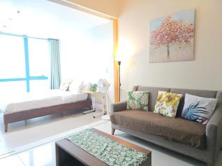 Modern BGC One Uptown 1BR near Grand Hyatt Uptown Mitsukoshi Malls and St Lukes Medical Center - 0