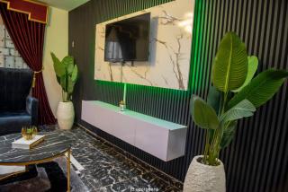 J3's Apartment & Lounge - 7