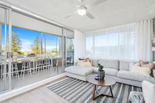 Beachfront Bliss 2BR Broadbeach - 8