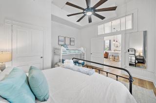 Historic Downtown Galveston Loft with Balcony - 9