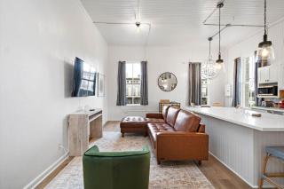 Historic Downtown Galveston Loft with Balcony - 2