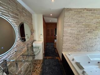 5BR Luxury Villa Bangtao With Staff Phuket - 2