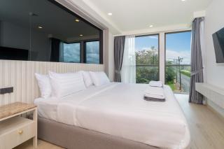Ozone 2 Bed Condominium in Splendid Laguna Area - 0