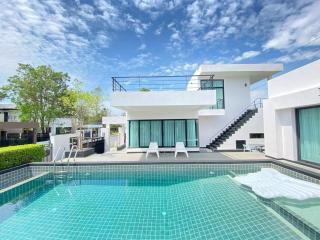 Lake View 3BR Villa with Private Pool Pattaya 24 - 0