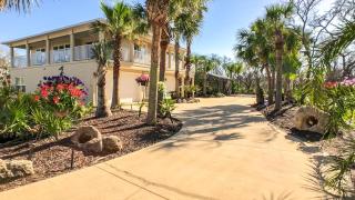 Beach Home with Amazing Oasis Pool Spa Waterfall Fire Pit Bikes - 9