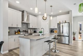 Cozy 3-Bedroom Family Retreat Home in Rangeview - 2