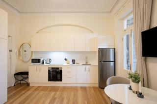 The Crown, Six Surry Hills Isyd - 9