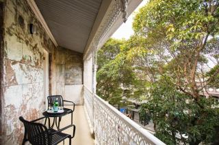 The Crown, Six Surry Hills Isyd - 1