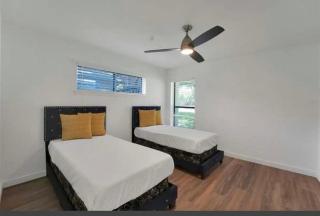 Spacious 3BR Oasis Pool Fire Pit & Family Fun - 4