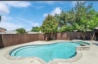 Spacious 3BR Oasis Pool Fire Pit & Family Fun - 1