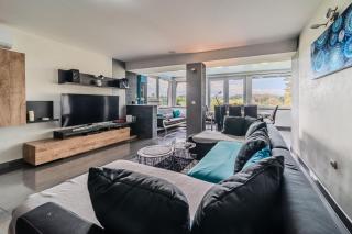 Riverside House with Pool and Hot Tub - Happy Rentals - 8