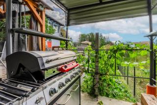 Riverside House with Pool and Hot Tub - Happy Rentals - 7