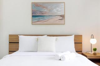 Zen Coastal Hideaway 2BR Modern - Hospital - Beach - 7