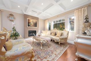 New Luxury Three Bedroom Villa near Shops and Greenway - 0
