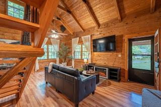 Log Cabin with Hot Tub, Game Room-10 min to NRG - 4