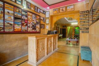 Hotel Marina Mahal with Swimming Pool - 8