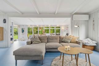 Renovated Holiday Home Near Water And Nature - 1