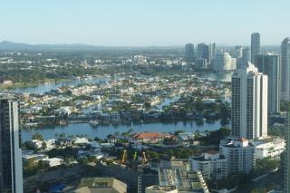 Lovely beachfront 2b apt in the heart of surfers - 3