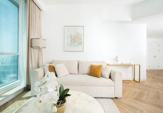 Luxury 2 BR Stunning Views 67th Floor Dubai Marina - 4