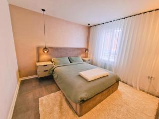 5 star Luxurious Stay by Waterfront and City Centre - 1