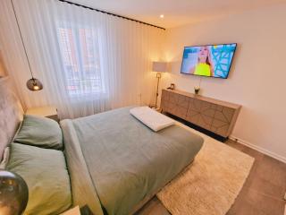 5 star Luxurious Stay by Waterfront and City Centre - 3