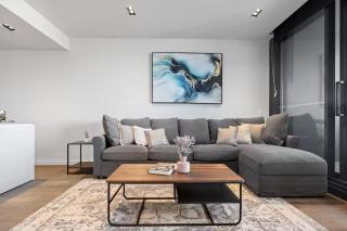 Luxe Sub-Penthouse with Rooftop Pool and 2 Car Parks - 3