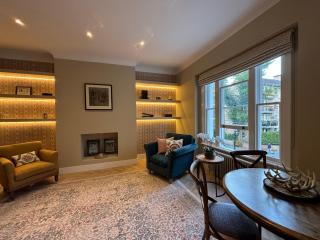 Elegantly Renovated 2BR w Balcony in Notting Hill - 8