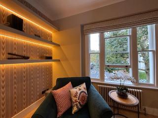 Elegantly Renovated 2BR w Balcony in Notting Hill - 6
