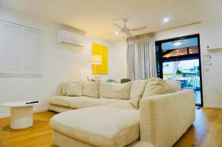 Renovated Family Beach House, Walk to Sand - 8