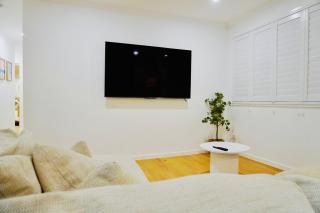 Renovated Family Beach House, Walk to Sand - 7