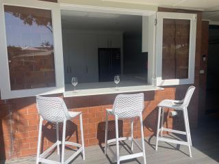 Renovated Family Beach House, Walk to Sand - 6