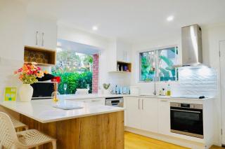 Renovated Family Beach House, Walk to Sand - 3